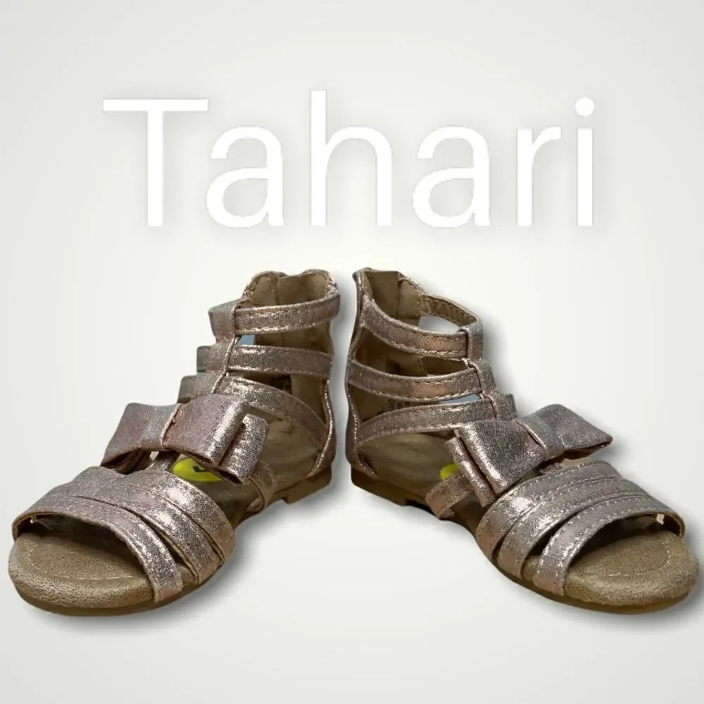 Tahari Baby ‘Skylar’ Gladiator Style Sandal, Metallic Rose Gold Toddler Size 5